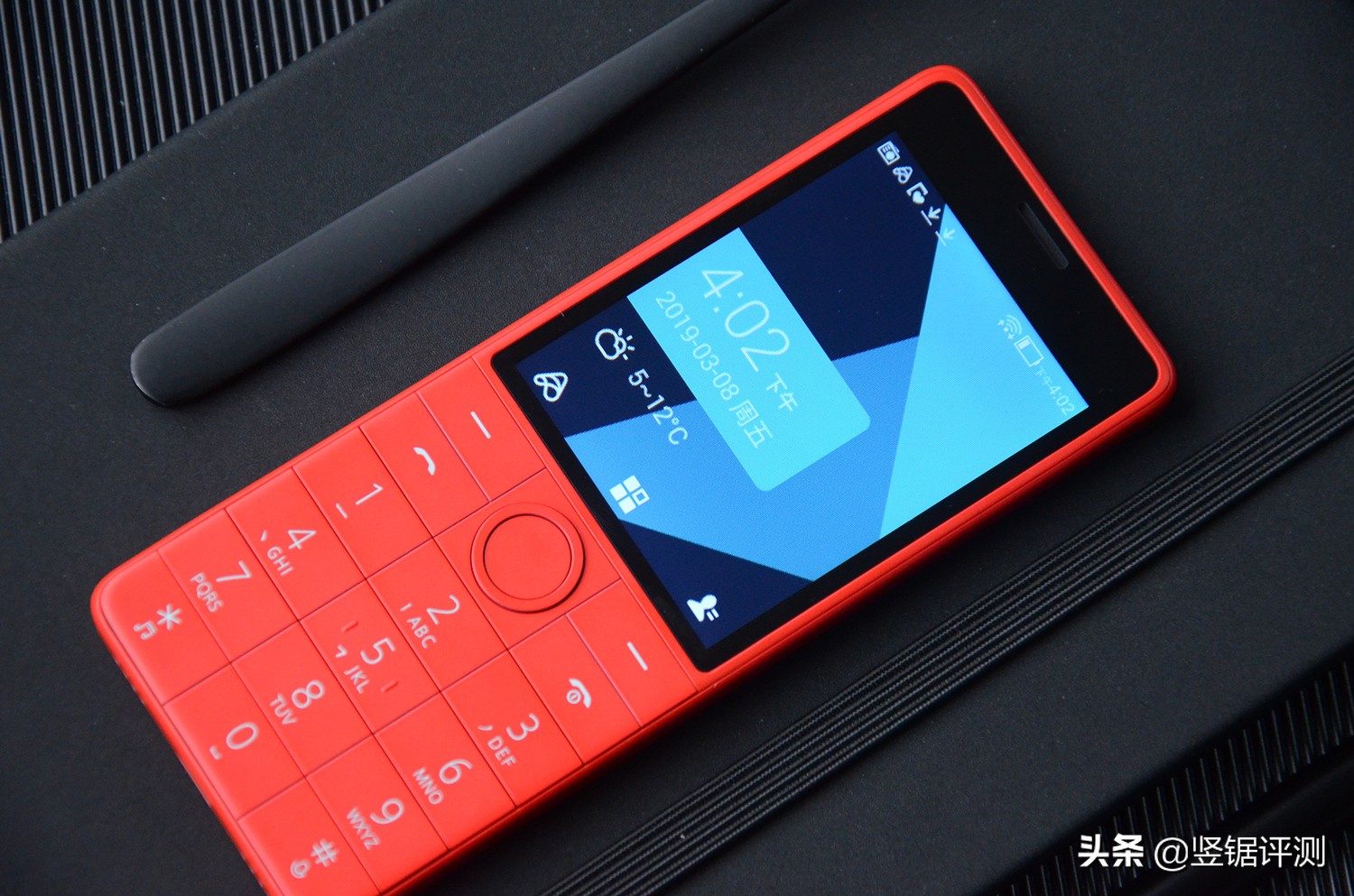 小米生态链智能功能机开箱,小米生态链功能机视频