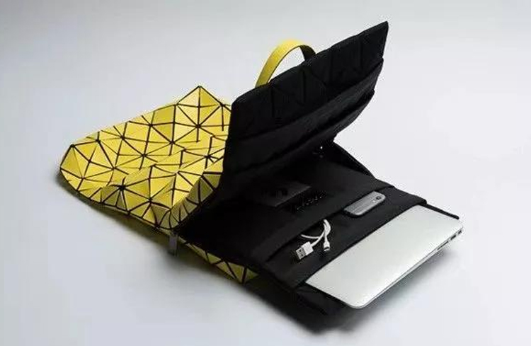 三宅一生小方包柠檬黄色,三宅一生菱格包哪个颜色最好看