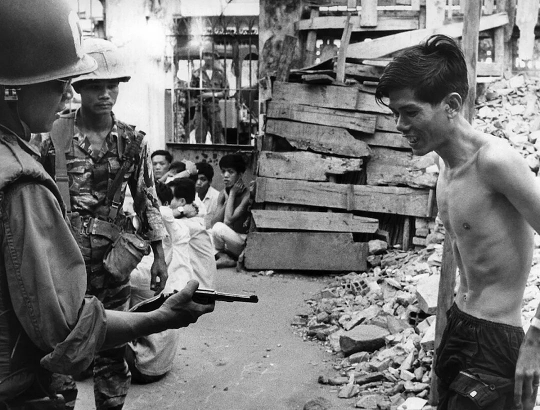 为消灭一名越南*击狙**手，美军动用整个炮兵团狂轰滥炸了一整晚