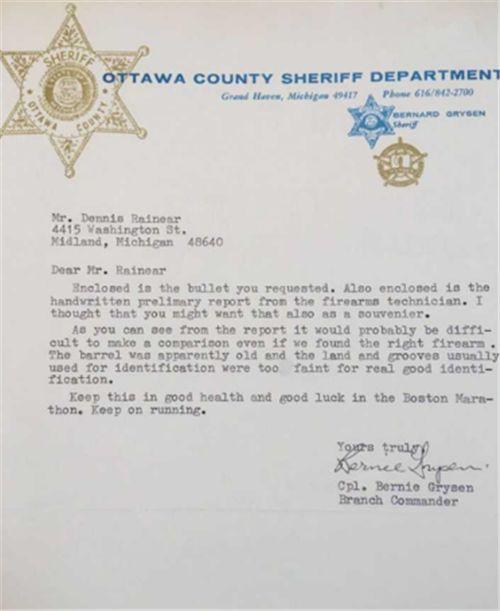 他被*弹子**击中额头，误以为是石子，跑完52里后，不料还有意外收获