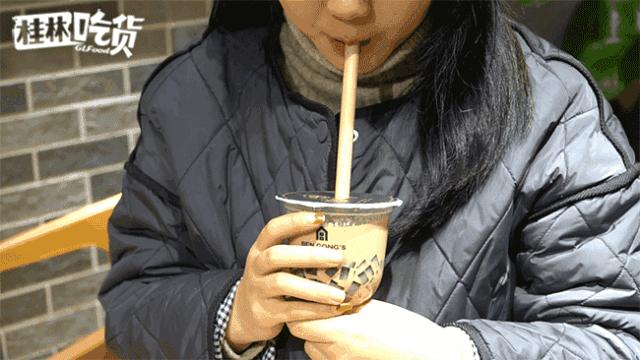 火遍全国的明星茶饮本宫的茶开到桂林了！凭口袋茶掀起了排队潮流