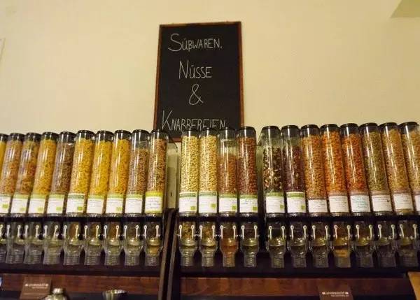 德国俩姑娘开了一杂货铺：零污染，不包装，回归食物本质，超火爆