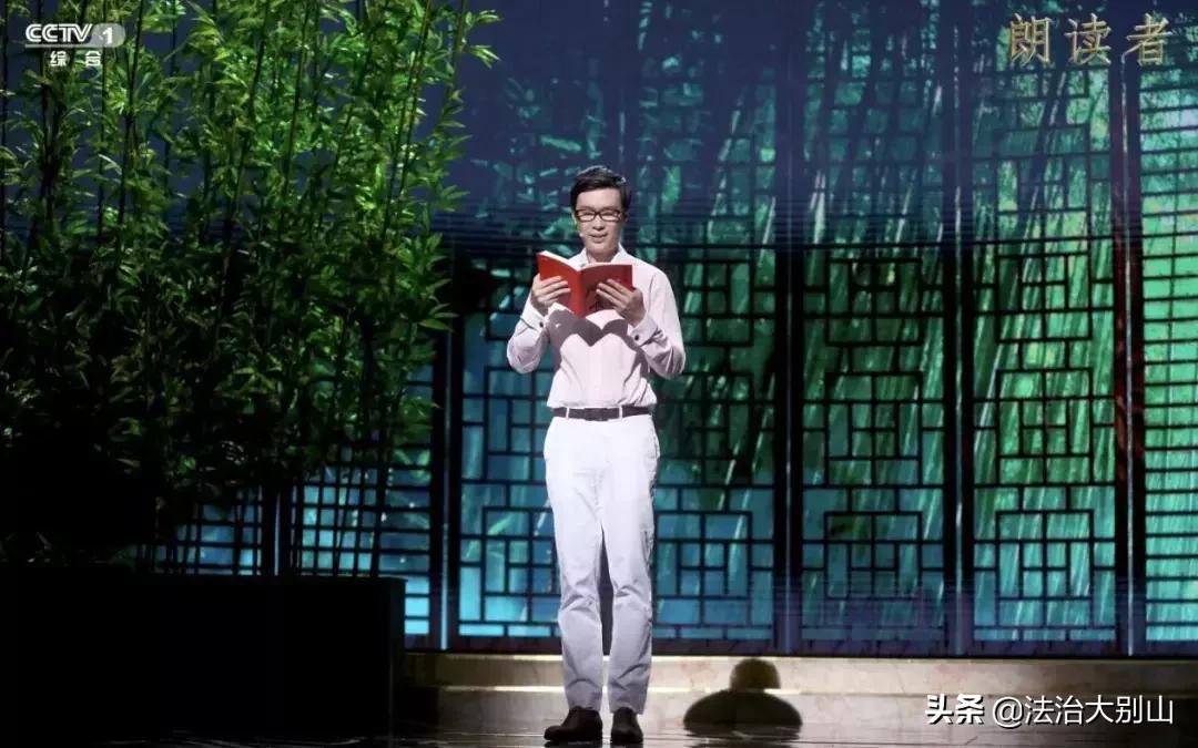 董卿朗诵眼泪完整版视频加文字,董卿说过的经典语录人生的眼泪