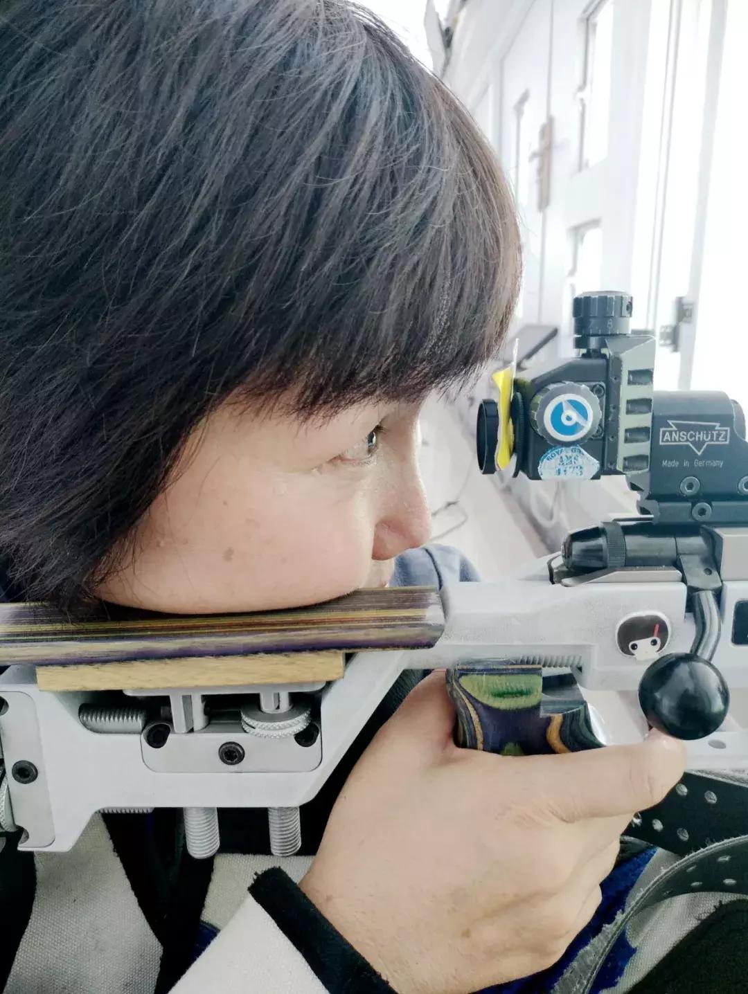 平顶山民警站上世警赛舞台张慧萍斩获世警射击比赛亚军