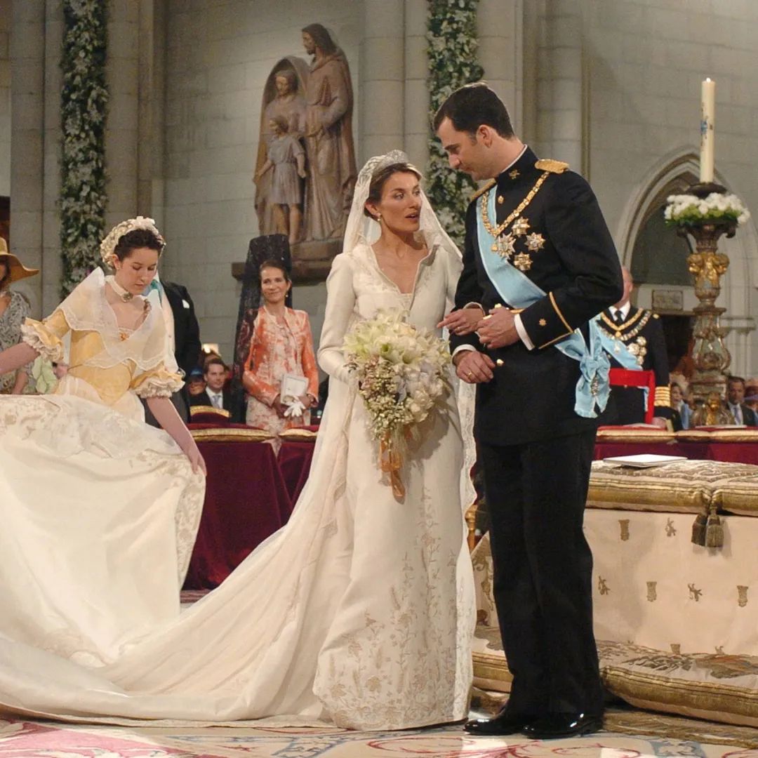 戴安娜王妃凯特王妃梅根王妃婚纱,凯特和戴安娜王妃谁漂亮