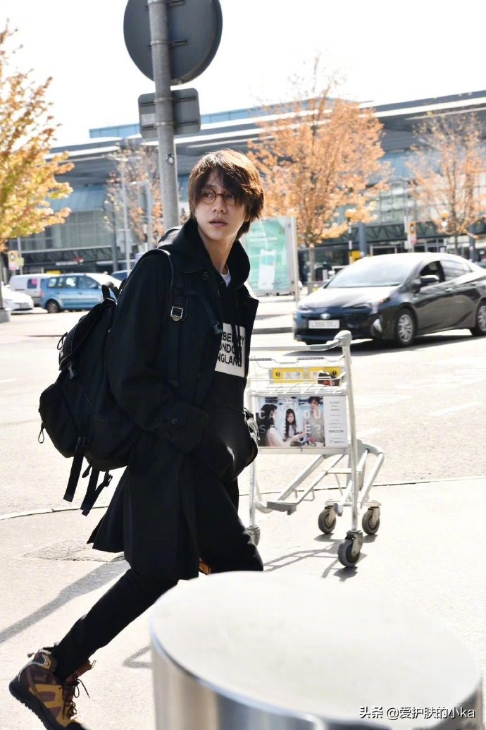 陈坤的穿搭,陈坤穿黑色卫衣好看