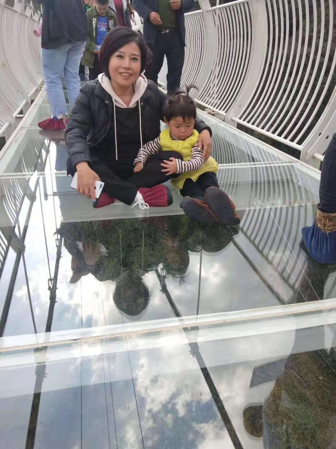 春风吹绿青龙峡举家出游乐融融