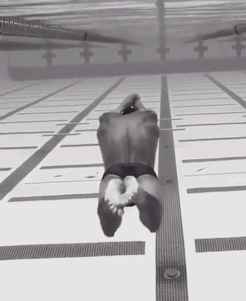 自由泳腿部内旋训练,如何提升自由泳打腿频率