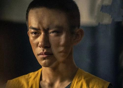 周冬雨易烊千玺各大颁奖盛典,周冬雨怎么变成双金影后