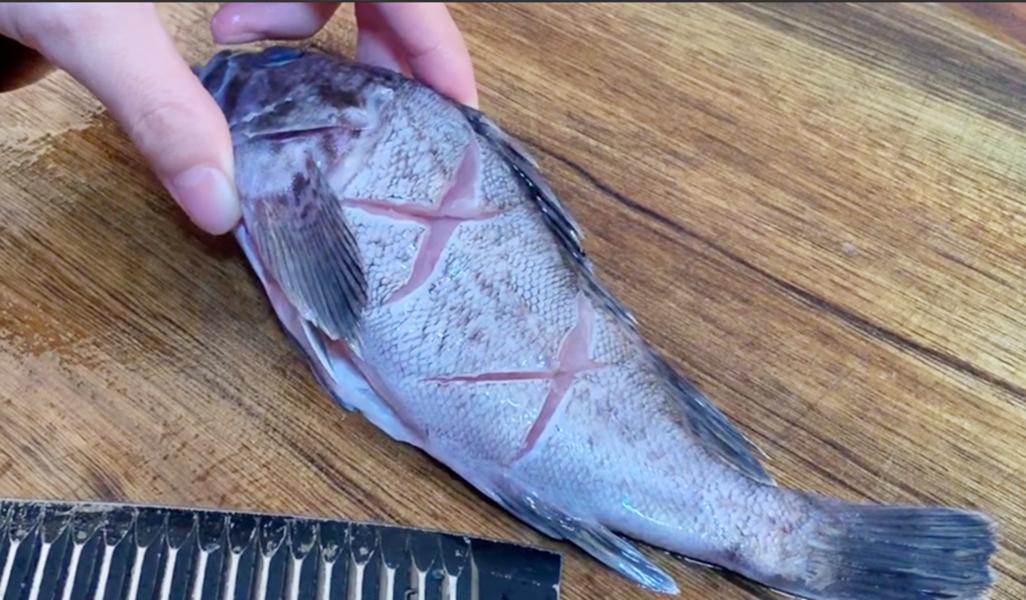 鱼汤怎么煮才好喝才有营养,清炖鱼汤怎么炖不腥而且最好吃