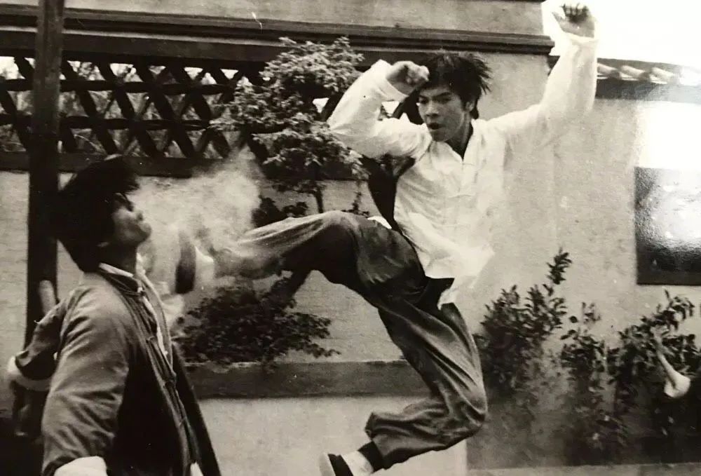 逼成龙下跪、掌掴曾志伟、封杀张柏芝？深扒向氏夫妇叱咤港圈史