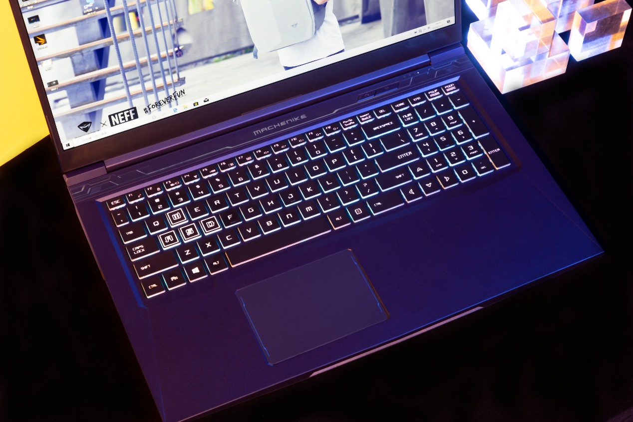 机械师游戏本f117v评测,机械师f117b游戏测评9代i7