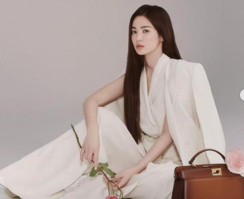 豪掷200亿韩元买楼，一篇软文赚300万，宋慧乔的吸金能力远超郑爽