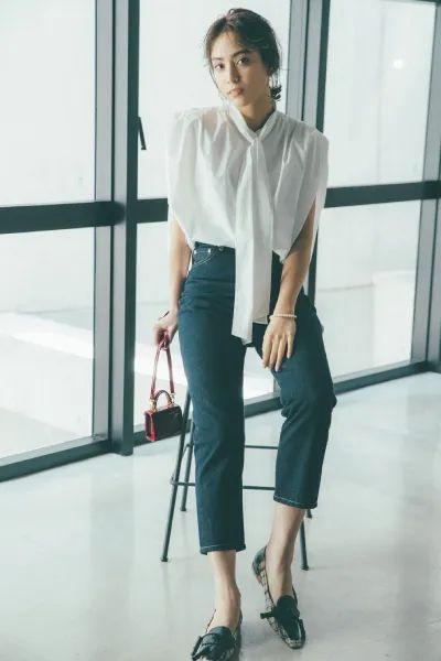 今年流行的衬衫带字母,今年流行衬衫长款花色