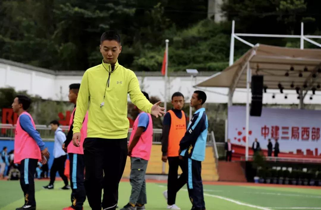 足球公益活动助力青训,足球圆梦公益助学活动在哪里