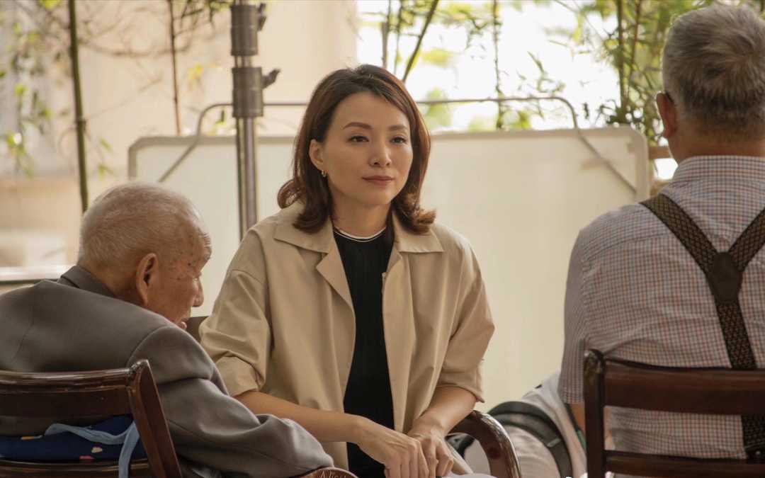 董卿格子衫穿搭,董卿优雅简约知性穿搭图片