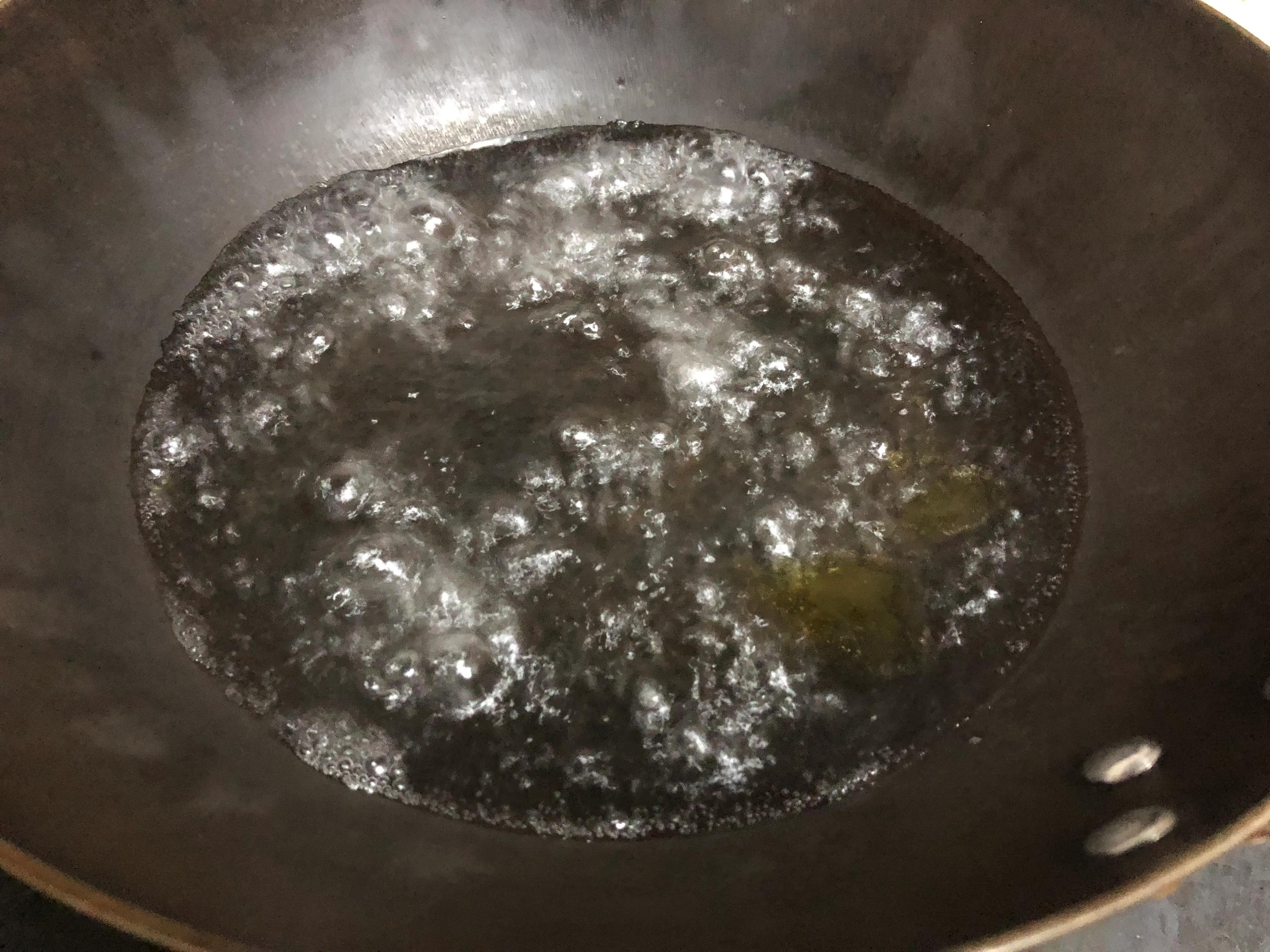 琳子阿姨家的日常菜谱五，夏日花样菜汤芦笋瘦肉汤，蔬菜中的海鲜