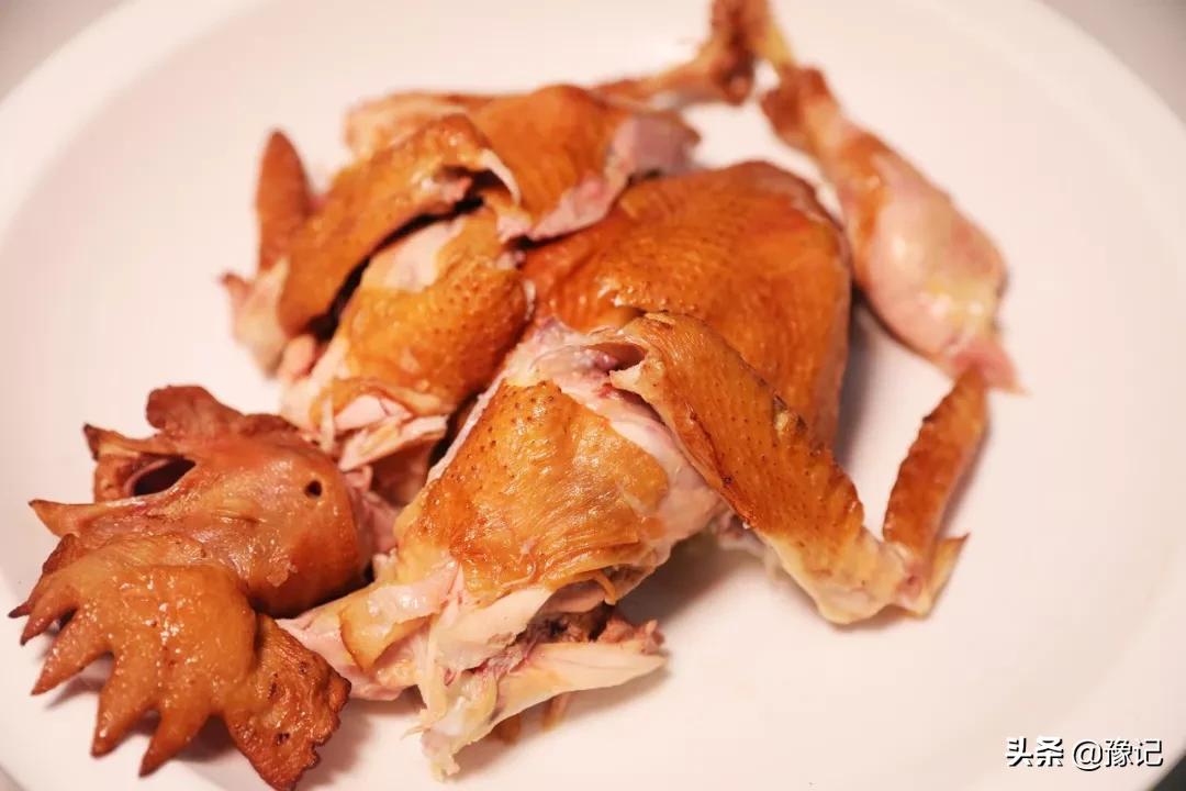 烤鸡三黄鸡和小公鸡怎么区别,窑鸡与烧鸡哪个比较有营养