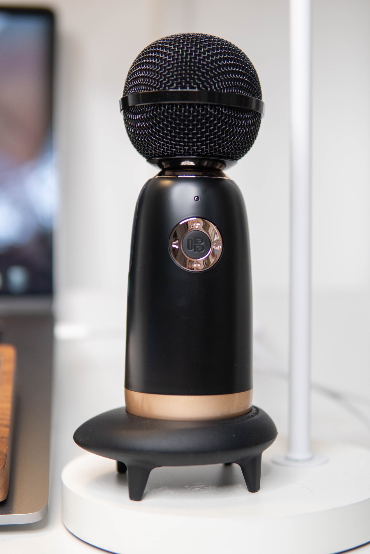 宅家也是K歌之王，唱吧精灵麦克风Q3，你的百万调音师