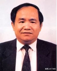 这位潮商艰巨创业，从杂货铺老板成为赫赫有名的“巴黎士多王”！