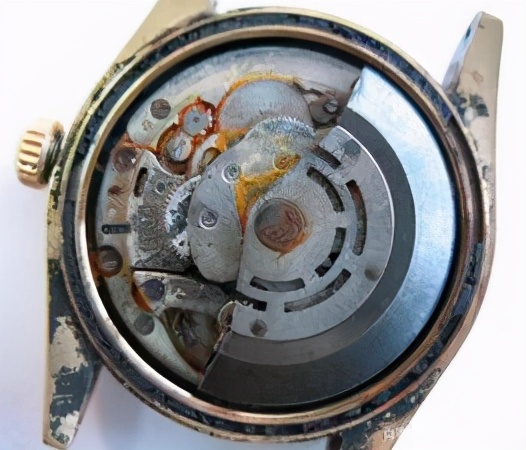 机械表进水会有哪些现象,机械表怎样判断手表是否进水了