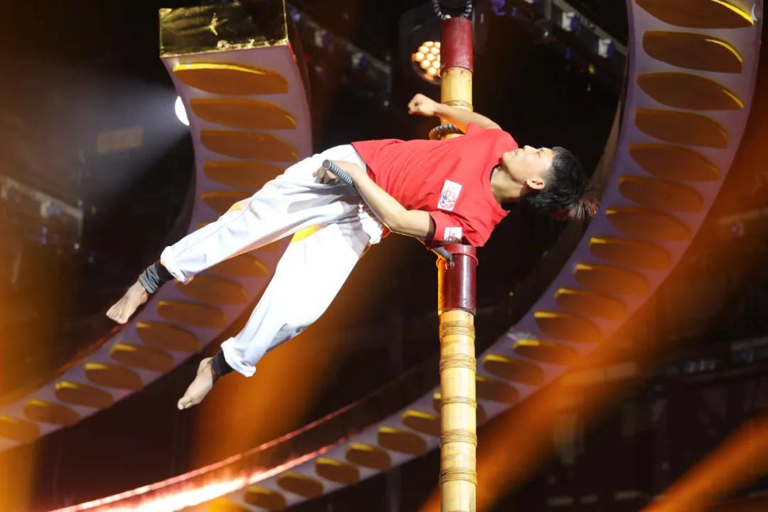 文安VS特克斯｜少年展示传承600余年的高杆绝技，每一个动作都令人心惊胆颤