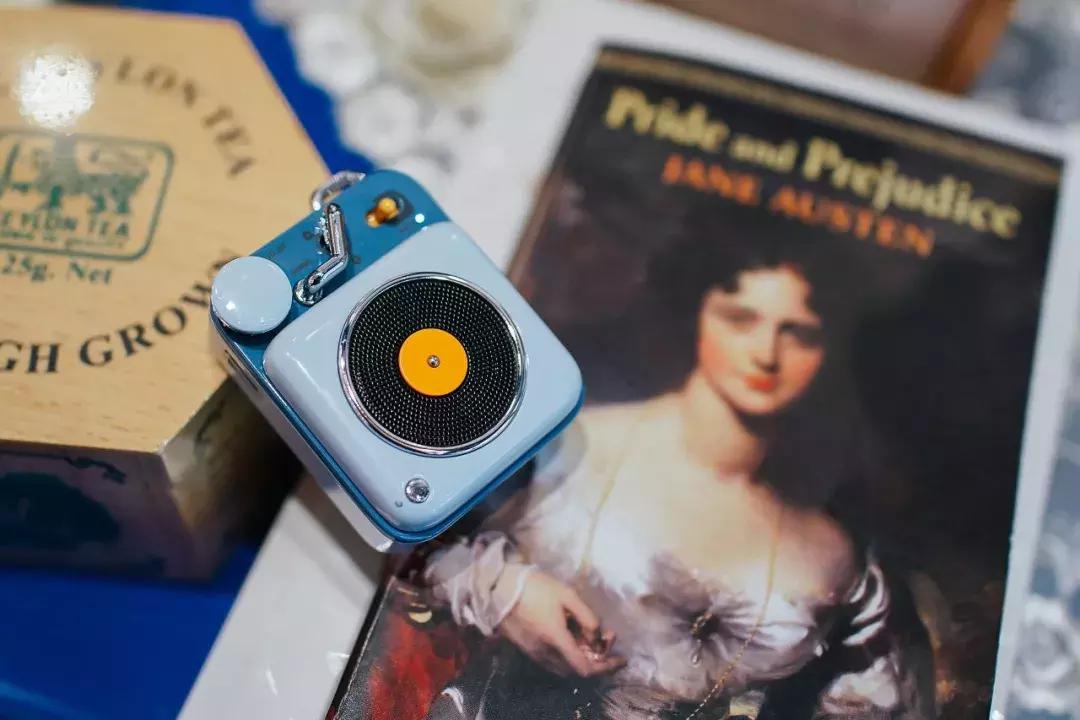 猫王收音机创始人视频,60岁创业造出猫王收音机