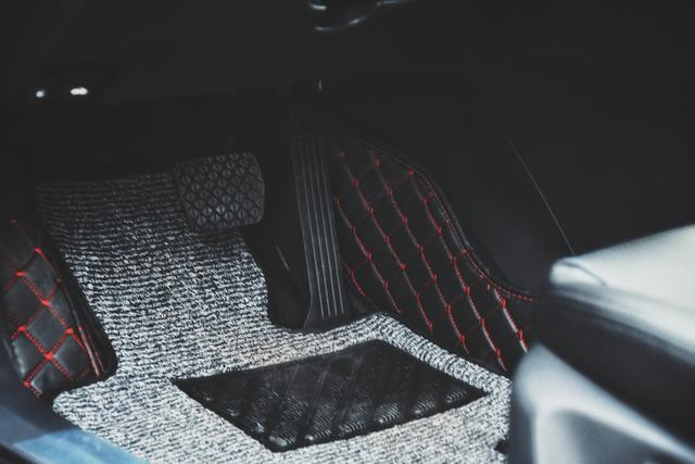 到底应该买思域还是昂克赛拉,昂克赛拉和思域离地间隙