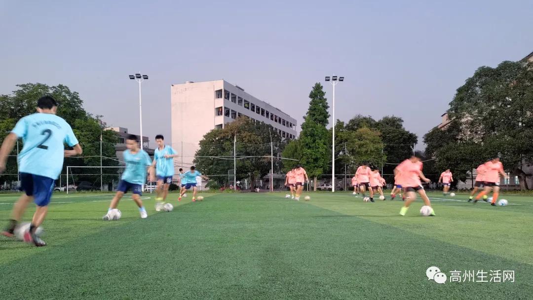 高州免费足球场,广西高州足球场图片