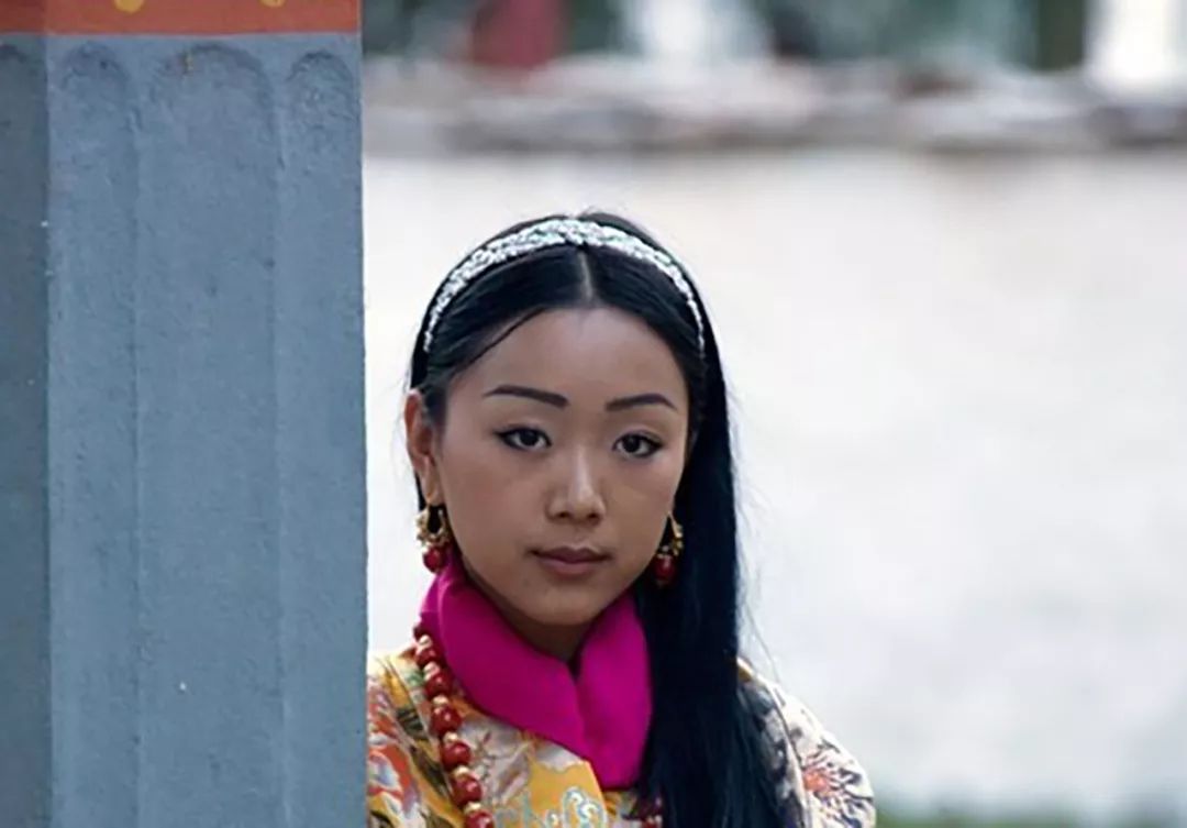 丹凤眼不丹公主图片,揭秘不丹王国最美公主