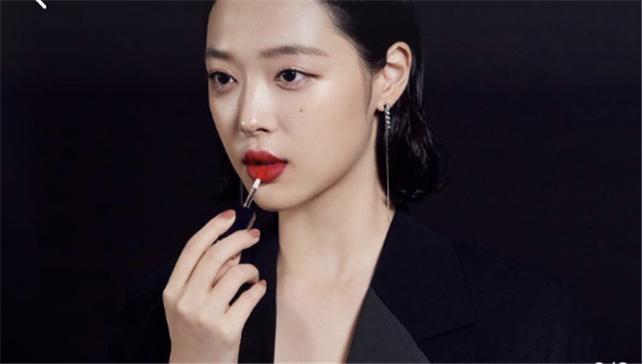 皮肤偏黄的适合什么颜色的口红,皮肤黄的女人搭配什么颜色的口红