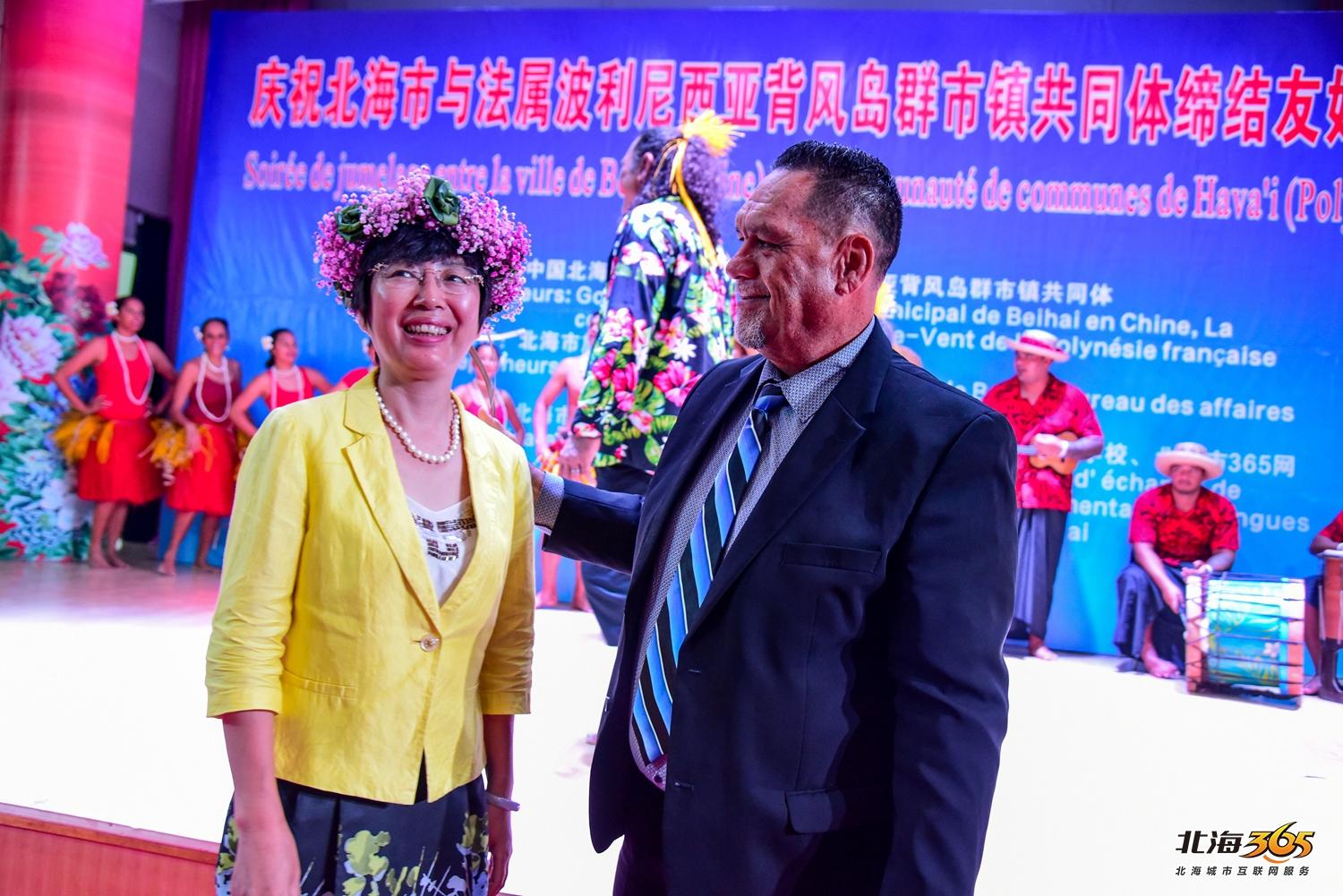 我在北海图书馆拍了一场特别的晚会，观众情不自禁跟着节奏动起来