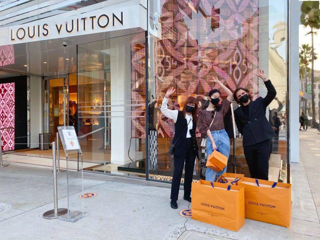 LV新手袋一出，女明星们集体撞包