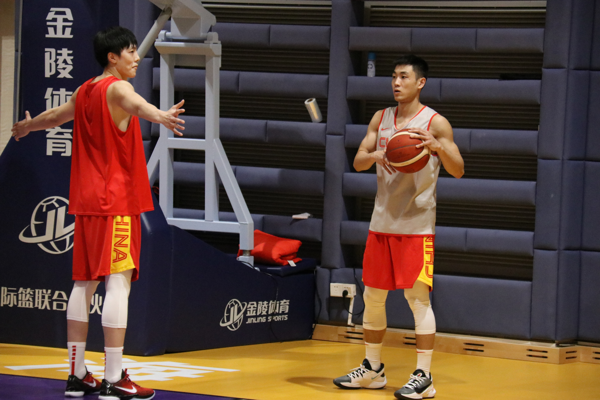 杨毅分析为什么曾凡博不选cba,cba广东男篮第二阶段想签曾凡博吗