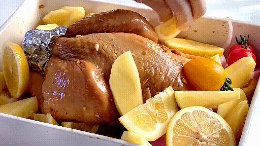 端午在家做简单开胃的柠檬烤鸡，鲜嫩多汁不油腻，在家露一手