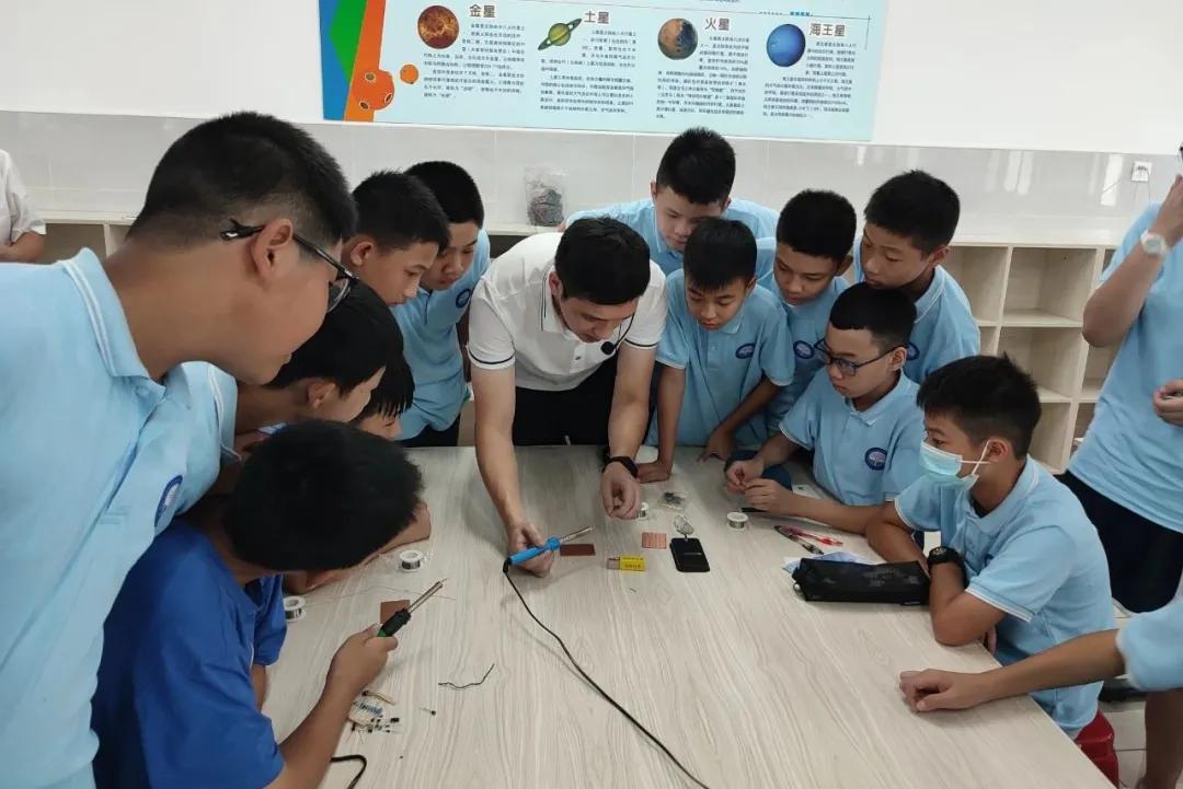 初中生的科技热情怎么点燃？位于大湾区的这所学校开设了这门课