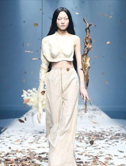 为什么清华美院热衷于眯眯眼,央视评清华大学美院眯眯眼