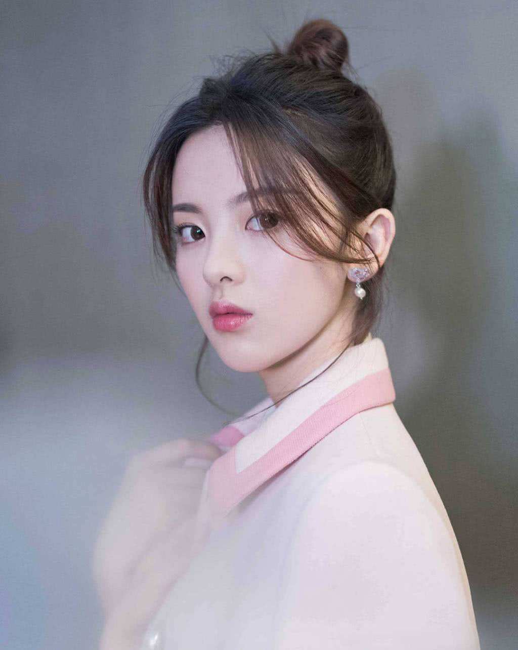 杨幂杨超越,杨超越脚臭吗