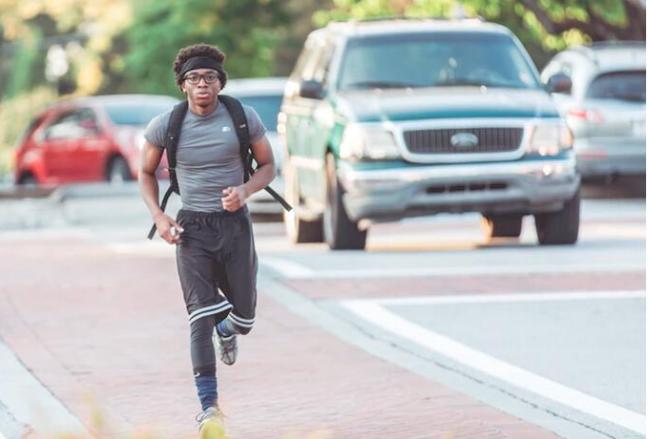 近视夜跑,近视夜跑能戴眼镜嘛