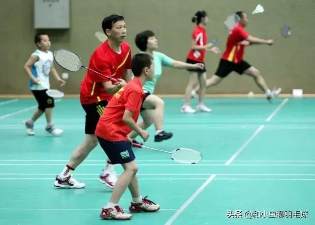 羽毛球捡球误区,羽毛球双打误区