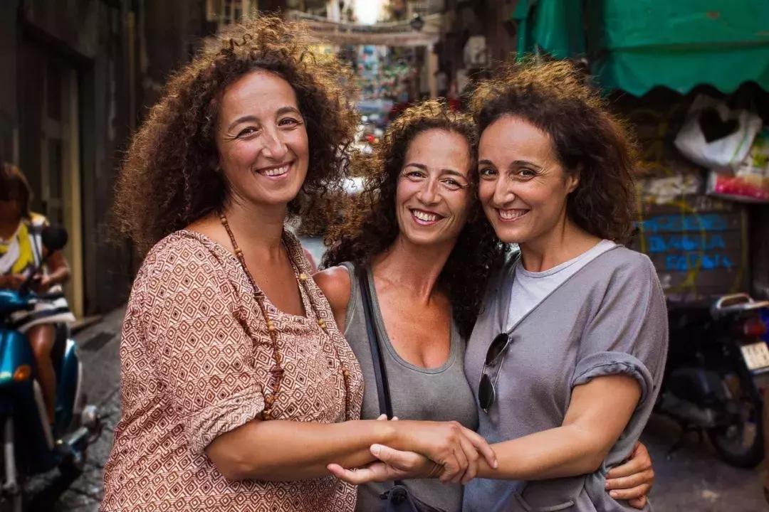 她拍了2000位美女，打*网破**红脸审美：这样的美人，流水线生产不出