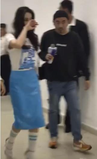 迪丽热巴新款袜子,有种时尚叫迪丽热巴的足球袜