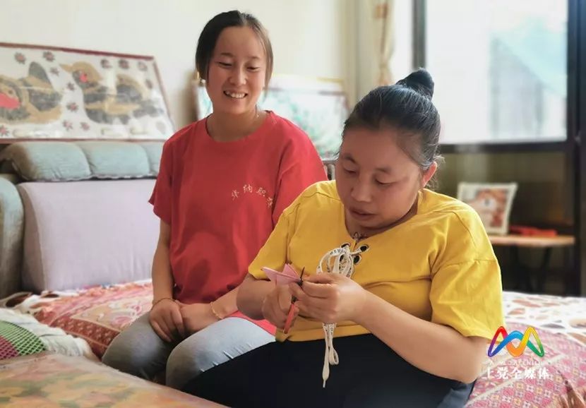 变废为宝！上*党**区王彩琴用一把剪刀化平凡为艺术