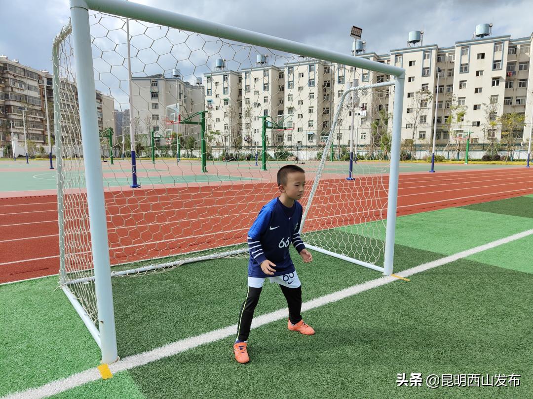 校园足球联赛充满豪情,沙湾路小学班级足球联赛火热开赛