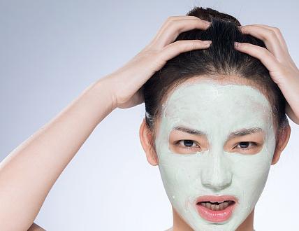 皮肤去角质层用什么方法,没有去角质产品怎么给皮肤去角质