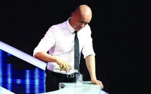 乐嘉从金牌主持到落寞,乐嘉为什么沦落街头演讲