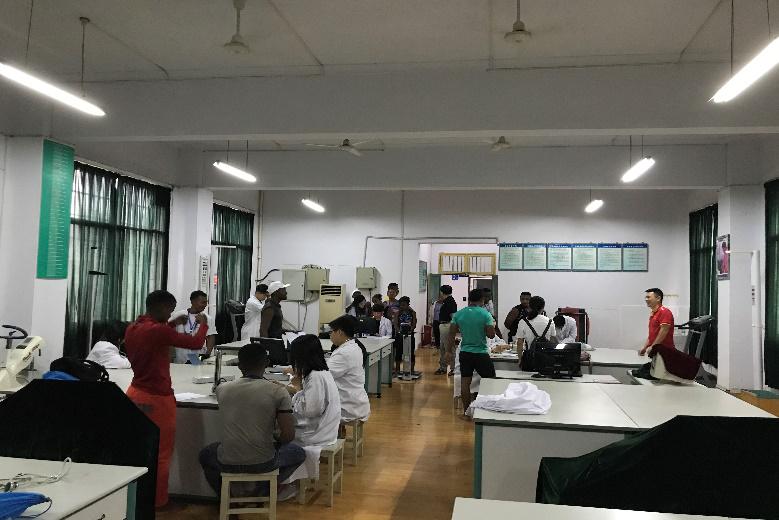 体育学院展飒爽英姿扬青春风采,体育学院朝气蓬勃