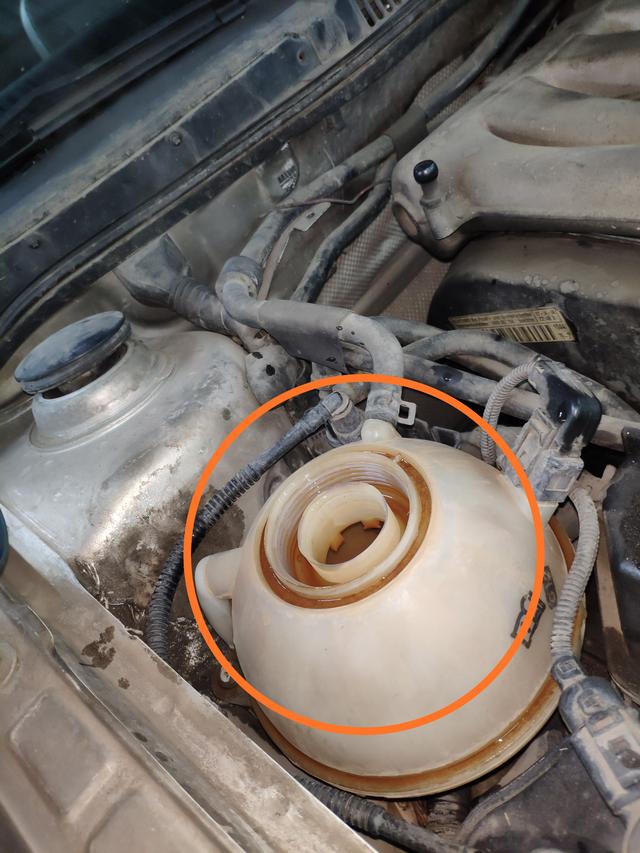 15年车龄的大众宝来水壶高温开锅，经过检查后发现一堆水管要更换