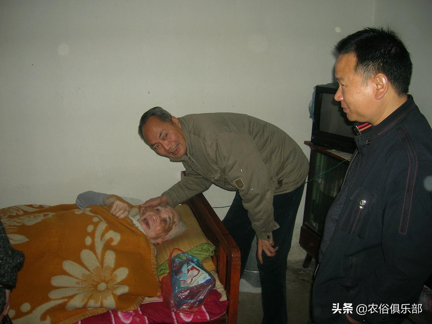 中国农村老人去世后的风俗,关于农村老人去世的风俗