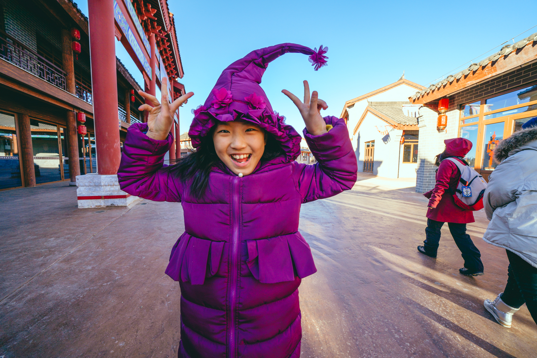 美也声声马鸣，冰雪晶莹！壮哉辽阔草原，新岁康安